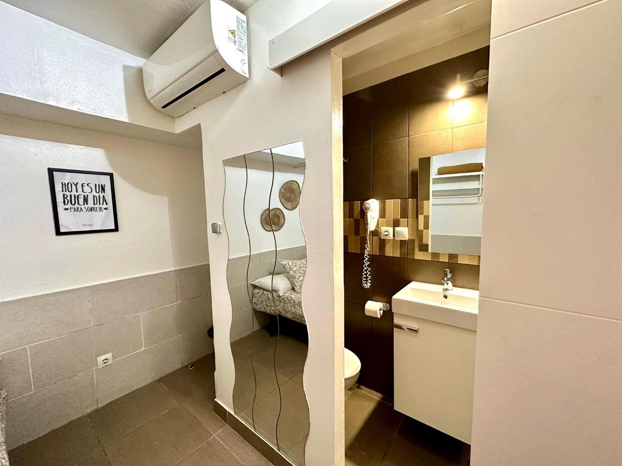 Nice Apartment In Barcelona By Perita Next Metro St T1 Exterior foto